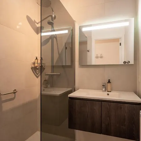 Elegant Retreat - Bright, Quiet & Апартаменты *