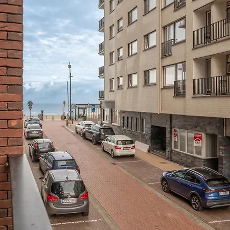 Apartment Elegant Retreat - Bright, Quiet & Blankenberge